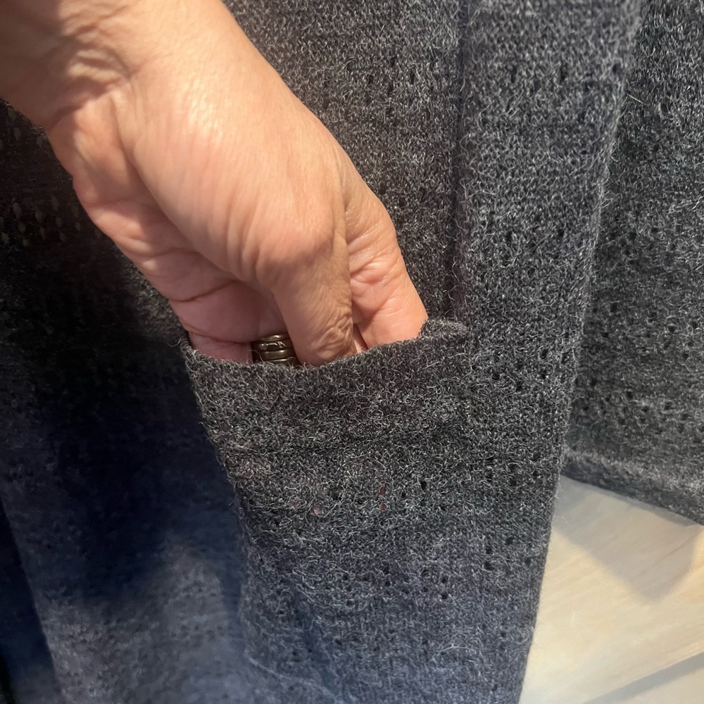 Active designed in Los Angeles long cardigan in size small. Charcoal gray - Picture 7 of 8
